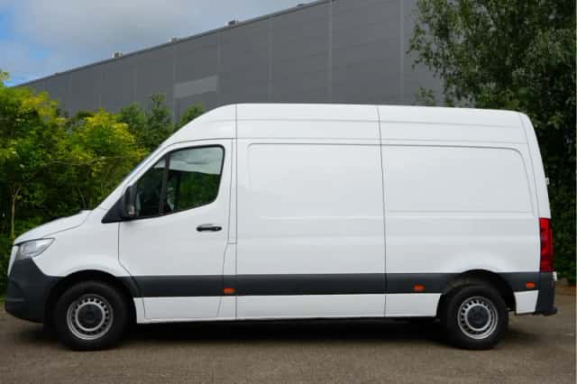Mercedes-Benz Sprinter (2023) thumbnail 2