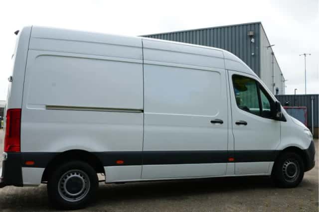 Mercedes-Benz Sprinter (2023) thumbnail 3