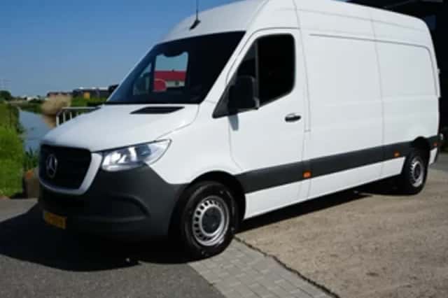 Mercedes-Benz Sprinter (2023) thumbnail 1