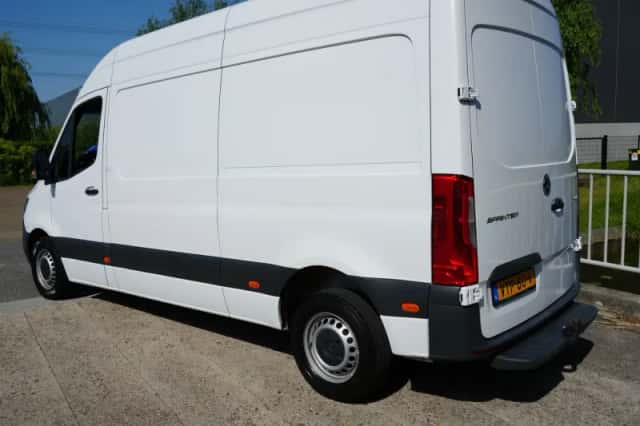 Mercedes-Benz Sprinter (2023) thumbnail 3