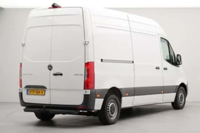 Mercedes-Benz Sprinter (2023) thumbnail 2