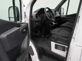 Mercedes-Benz Sprinter (2023) thumbnail 23