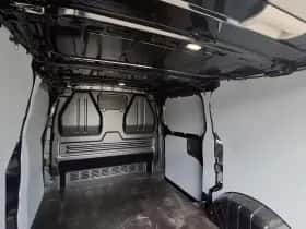 Volkswagen Transporter (2024) thumbnail 9