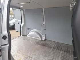 Volkswagen Transporter (2020) thumbnail 23
