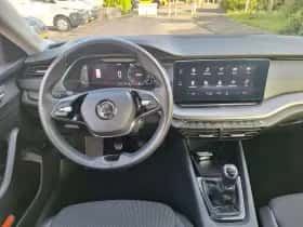 Škoda Octavia (2023) thumbnail 11