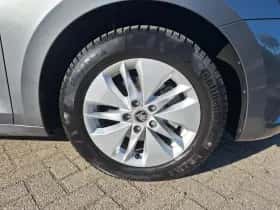 Škoda Octavia (2023) thumbnail 24