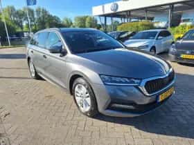 Škoda Octavia (2023) thumbnail 4