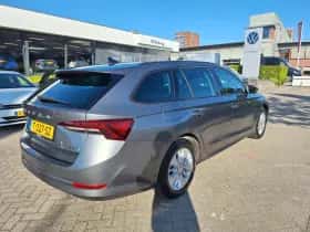 Škoda Octavia (2023) thumbnail 5