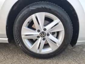 Volkswagen Golf (2022) thumbnail 32