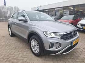Volkswagen T-Roc (2024) thumbnail 3
