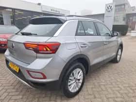 Volkswagen T-Roc (2024) thumbnail 4