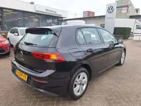 Volkswagen Golf (2023) thumbnail 4