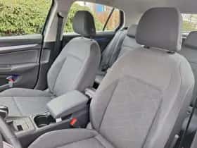 Volkswagen Golf (2023) thumbnail 9