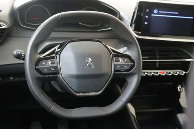 Peugeot 208 (2023) thumbnail 6
