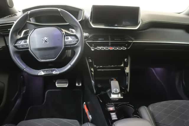 Peugeot 2008 (2021) thumbnail 4