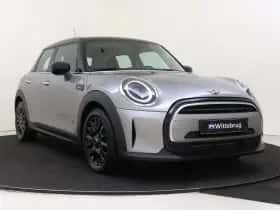 MINI Cooper (2023) thumbnail 3