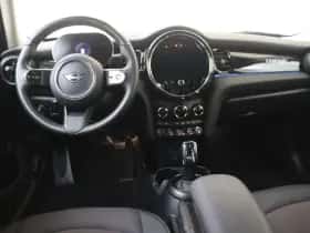 MINI Cooper (2023) thumbnail 5