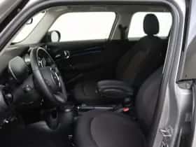 MINI Cooper (2023) thumbnail 10