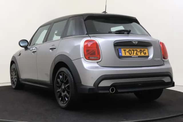 MINI Cooper (2023) thumbnail 4