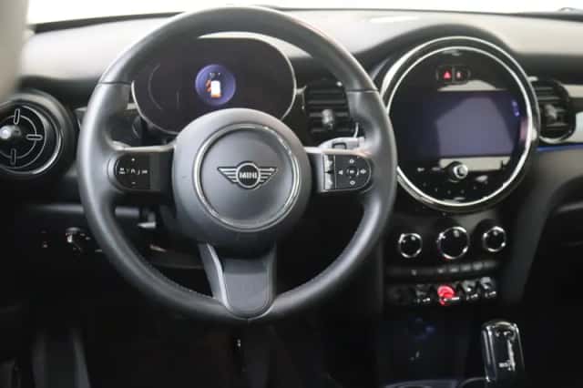 MINI Cooper (2023) thumbnail 6