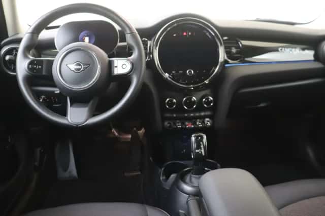 MINI Cooper (2023) thumbnail 5