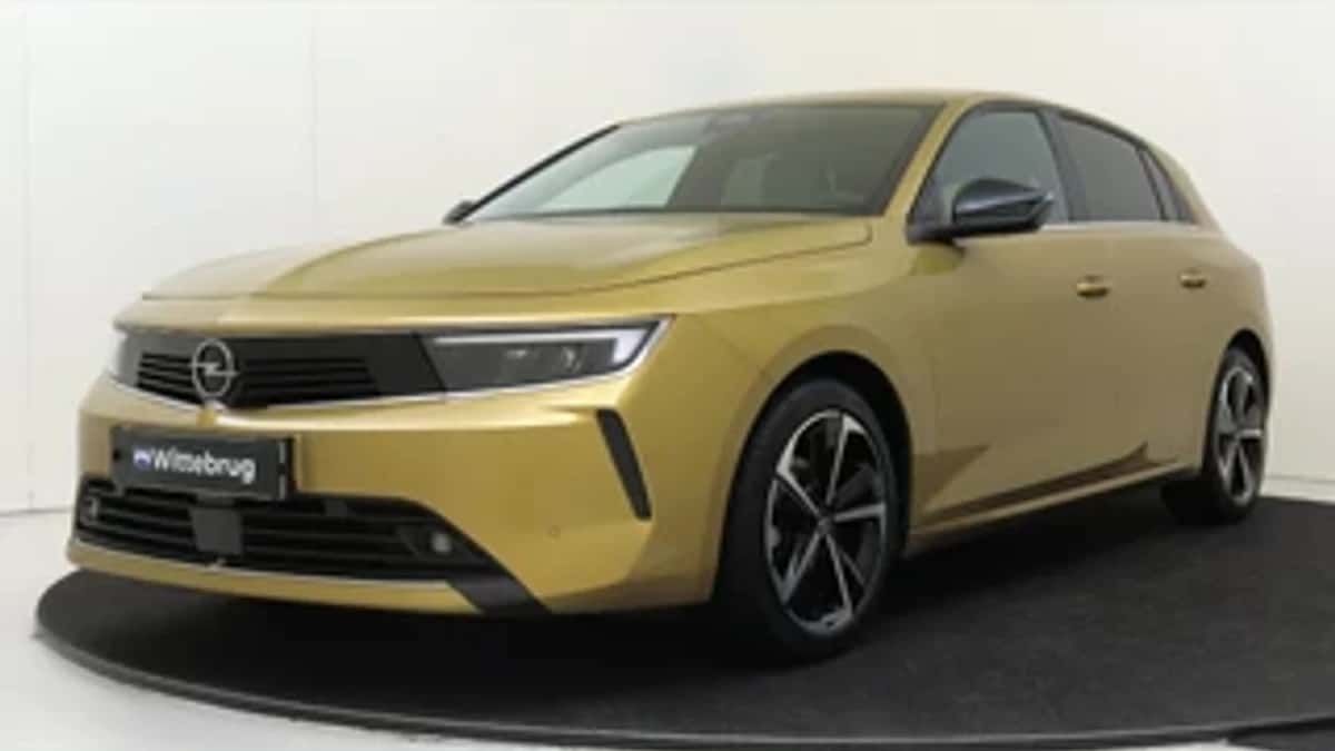 Opel Astra (2022) — foto 1