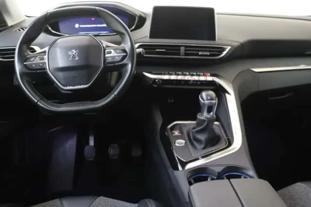 Peugeot 3008 (2017) thumbnail 5