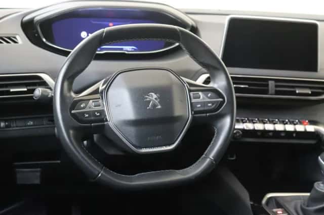 Peugeot 3008 (2017) thumbnail 6