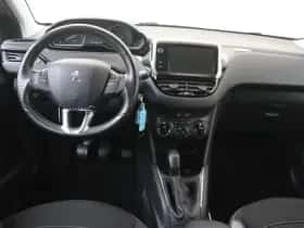 Peugeot 208 (2016) thumbnail 5