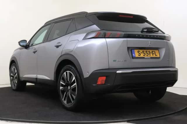 Peugeot e-2008 (2022) thumbnail 4