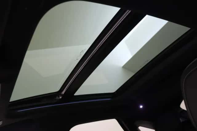 Peugeot e-3008 (2025) thumbnail 6