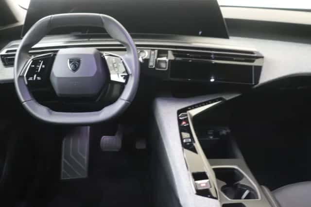 Peugeot 3008 (2024) thumbnail 5