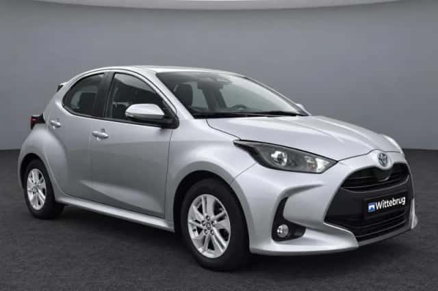 Toyota Yaris (2024) thumbnail 3