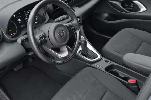 Toyota Yaris (2024) thumbnail 5