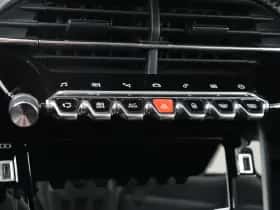 Peugeot 2008 (2021) thumbnail 25