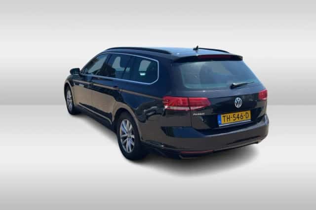 Volkswagen Passat (2018) thumbnail 2