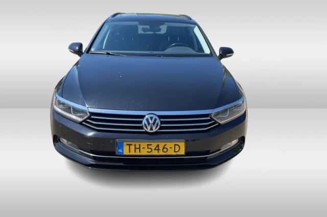 Volkswagen Passat (2018) thumbnail 4