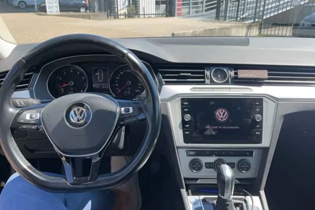 Volkswagen Passat (2018) thumbnail 6