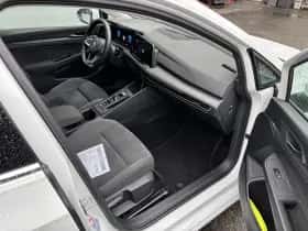 Volkswagen Golf (2022) thumbnail 29