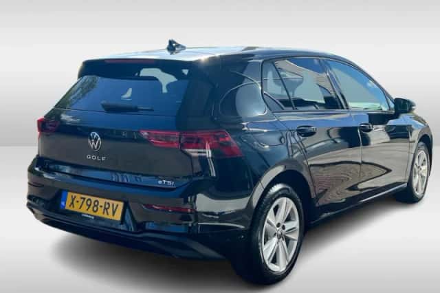 Volkswagen Golf (2024) thumbnail 5