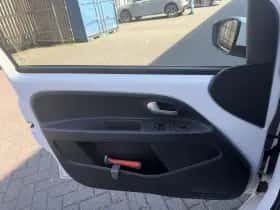 Volkswagen Up! (2019) thumbnail 22