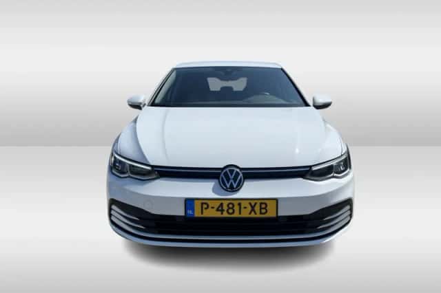 Volkswagen Golf (2022) thumbnail 4