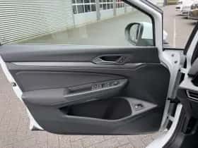 Volkswagen Golf (2021) thumbnail 25