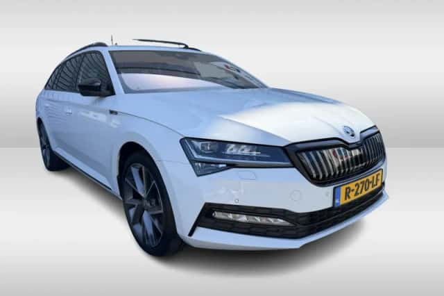 Škoda Superb (2022) thumbnail 5