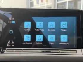 Volkswagen Golf (2022) thumbnail 23