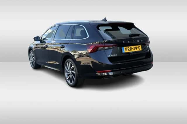 Škoda Octavia (2023) thumbnail 3
