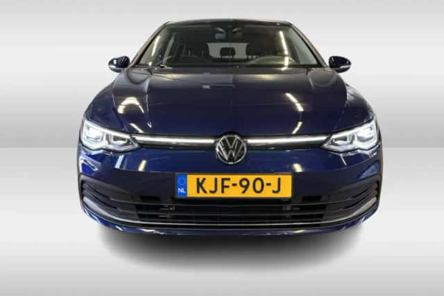 Volkswagen Golf (2022) thumbnail 4