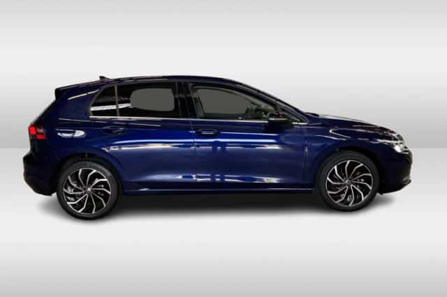 Volkswagen Golf (2022) thumbnail 6