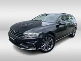 Volkswagen Passat (2021) thumbnail 3