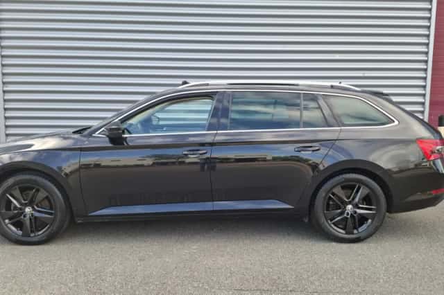 Škoda Superb (2023) thumbnail 3